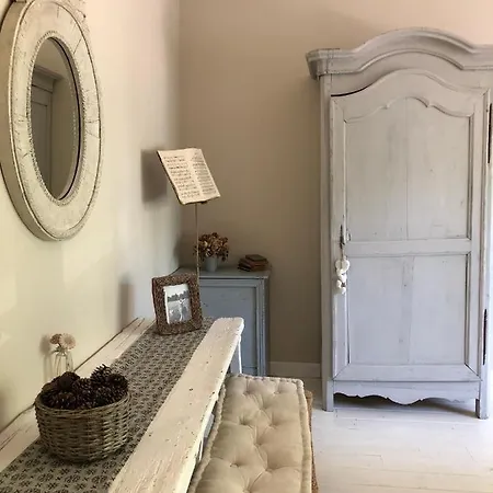 Along The River בית נופש