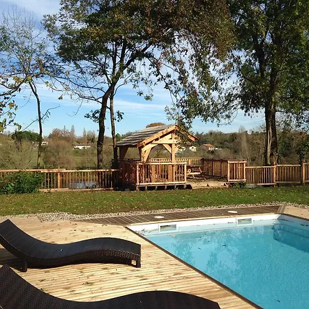 בית נופש Along The River *